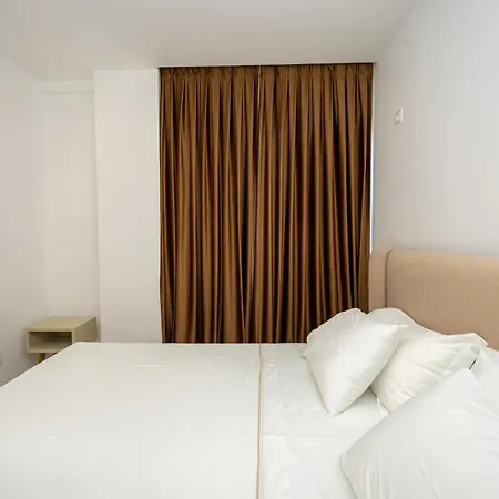 Bed & Breakfast Pomegranate House