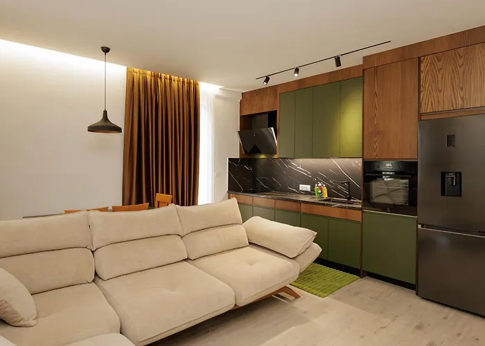 Pomegranate House * Wlora