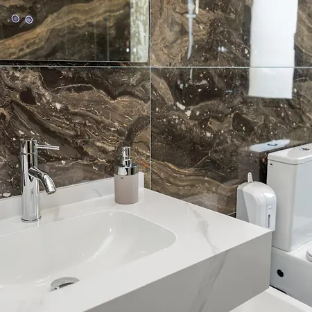 Bed & Breakfast Pomegranate House